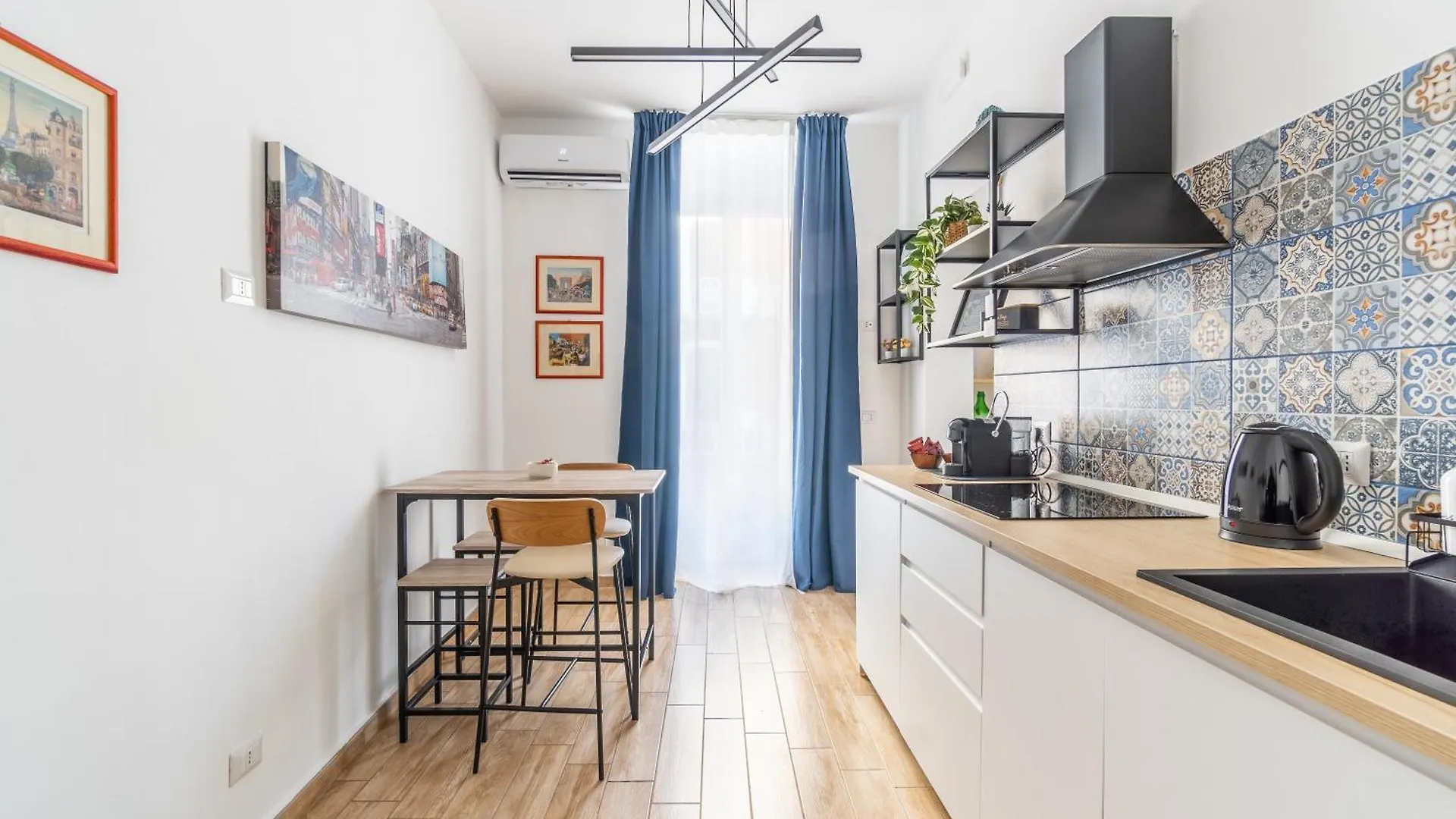 Teni Suite 119 Bari 0*,  Italien
